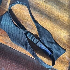 Cremieux silk bow tie black good used condition.